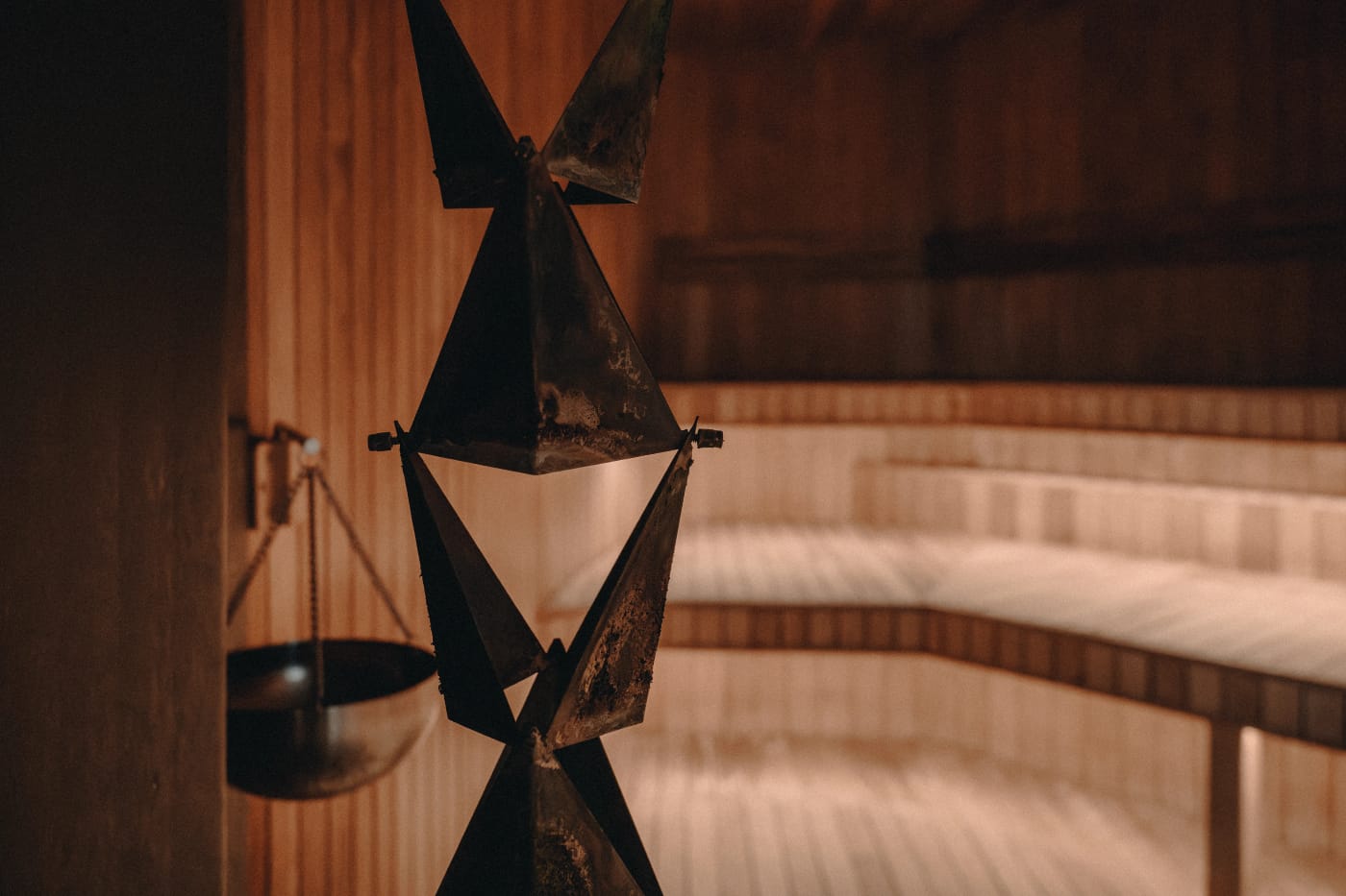 The hanging stone chain and water ladle in the sauna